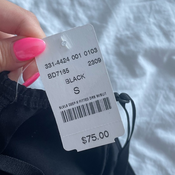 M Boutique Brand New Plunge Dress!! size Small - NWT!!!! - Picture 3 of 5